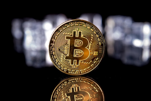 Bitcoin Crypto waluty Złoto Bitcoin BTC Bit Coin Makro strzał monet Bitcoin samodzielnie na czarno