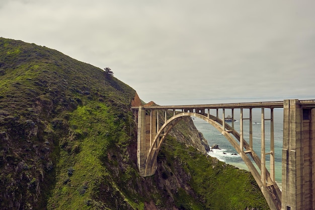 Bixby Creek Bridge na autostradzie 1 w Kalifornii