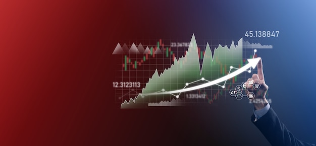 Biznesmen posiada dane o sprzedaży i wykres wykresu wzrostu gospodarczego. Planowanie i strategia biznesowa. Analiza obrotu giełdowego. Finanse i bankowość. Technologia marketingu cyfrowego. Plan zysku i wzrostu.