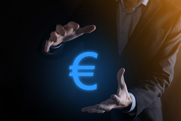 Biznesmen Posiada Symbol Euro