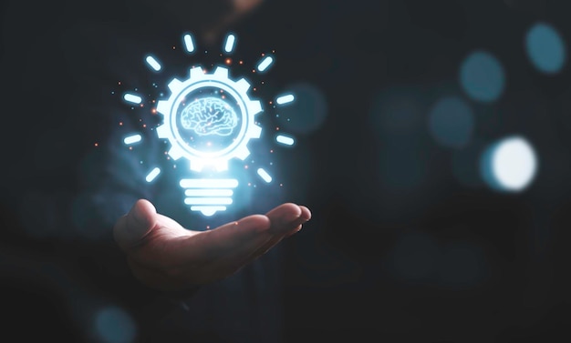 Biznesmen Posiadający świecącą żarówkę Rysunkową Z Wirtualnym Mózgiem I Linią Połączeń Kreatywnych Pomysłów Na Myślenie I Koncepcją Innowacji