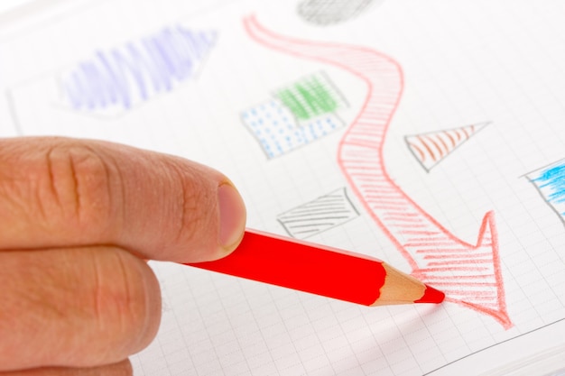 Biznesmen Szkicowania Diagramu Sukcesu Czerwonym Ołówkiem