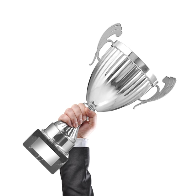 Biznesmen trzymający srebrne trofeum mistrza