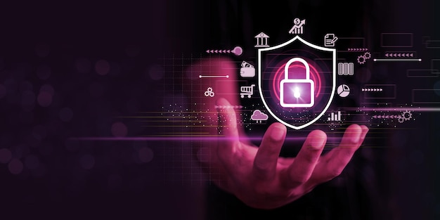Biznesmen trzymający tarczę chroń ikonę Ochrona sieci komputerowej i bezpiecznej koncepcji danych kłódki koncepcja symbolu o bezpieczeństwie cyberbezpieczeństwa i ochronie przed zagrożeniami