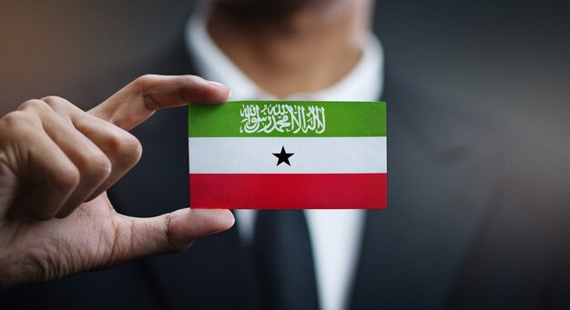 Zdjęcie biznesmena mienia karta somaliland flaga