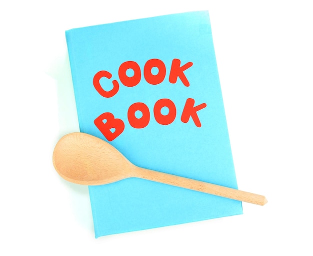 Błękitna książka kucharska i przybory kuchenne na białym tle