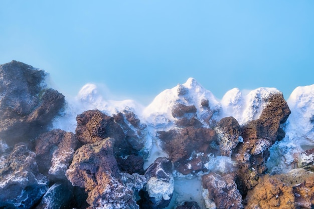 Błękitna Laguna Islandia Naturalne tło Spa geotermalne do odpoczynku i relaksu na Islandii Ciepłe źródła naturalnego pochodzenia Błękitne jezioro i para