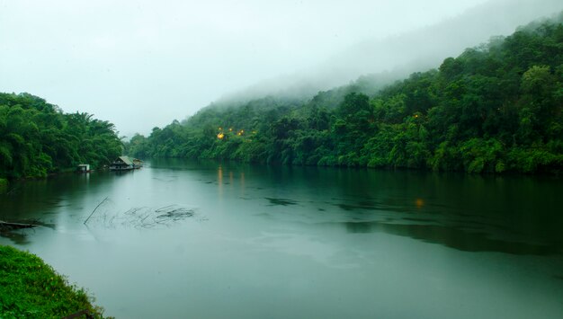 Błękitna strumień siklawa w Kanjanaburi Tajlandia