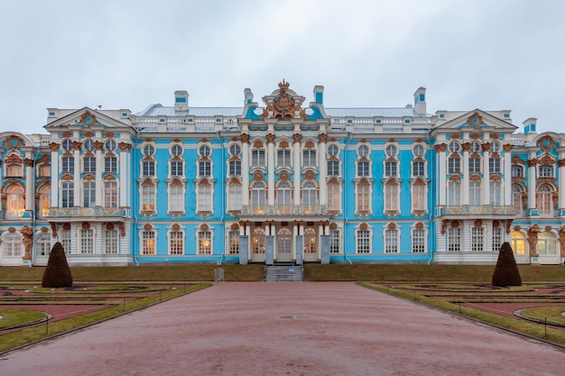Zdjęcie błękitny pałac pustelni przy ul. petersburg