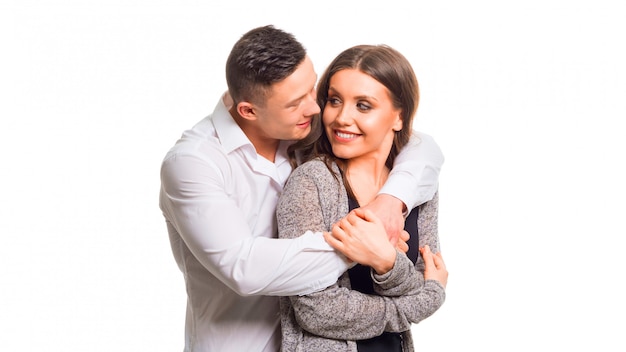 Bliska tysiącletnia para zakochanych. Portret pary planuje szczęśliwą przyszłość. Trzymając parę
