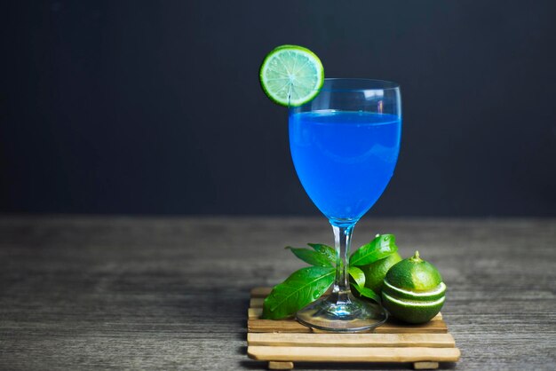 Blue Hawaii Lemon gotowy do picia Zbliżenie Copyspace