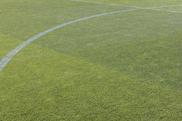 Boisko do piłki nożnej z naturalnej trawy widząc część środka pola Koncepcja piłki nożnej konkurencji Puchar Zwycięstwa w piłce nożnej wygrać i przegrać