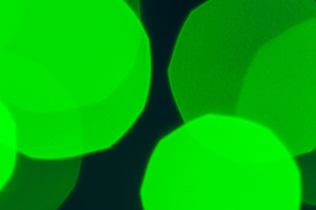 Bokeh elementów zielonej girlandy oświetlenia
