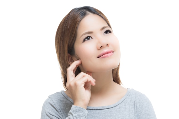 Ból zęba azjatycka kobieta na białym tle