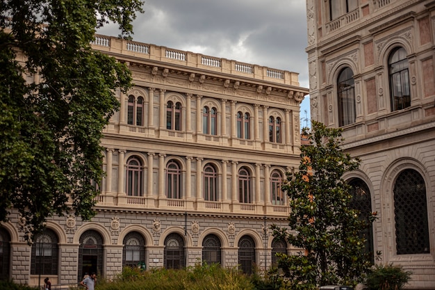 Bolonia, Włochy: detal historycznej architektury niektórych budynków