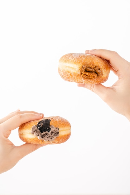 Bombolone lub bomboloni to włoski nadziewany pączek, który jest spożywany jako przekąska i deser