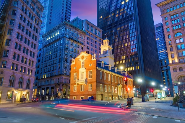 Boston Old State House buduje nocą w Massachusetts, USA