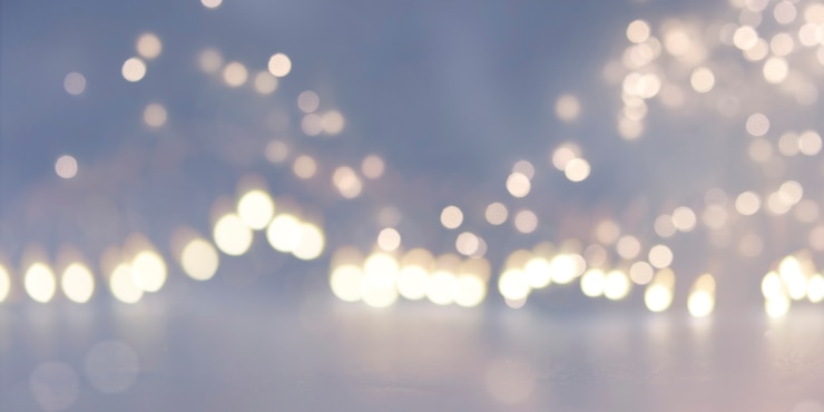 Zdjęcie boże narodzenie i nowy rok tło wakacje. niewyraźne tło bokeh