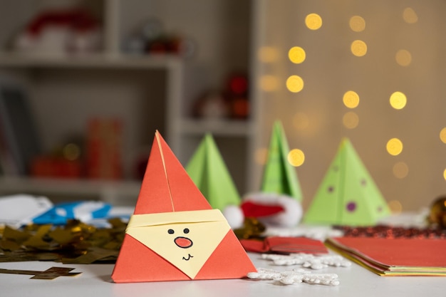 Boże Narodzenie origami czerwony papier Świętego Mikołaja DIY na Nowy Rok