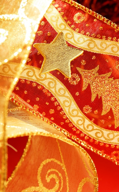 Bożenarodzeniowa złota dekoracja z złocistą gwiazdą