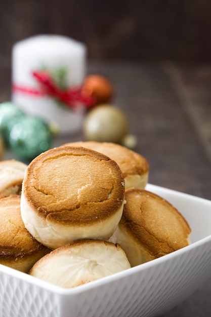 Bożenarodzeniowy Shortbread Na Drewnianym Stole