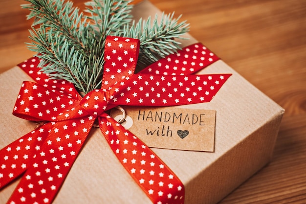 Brak pomysłów na prezenty świąteczne dla przyjaciół rodziny na antykonsumpcyjny papier pakowy na boże narodzenie