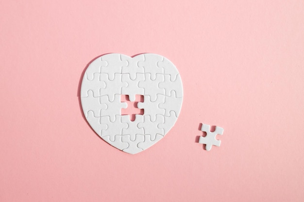 Brakujący element układanki serca Puzzle w kształcie serca