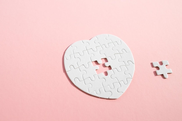 Brakujący element układanki serca Puzzle w kształcie serca