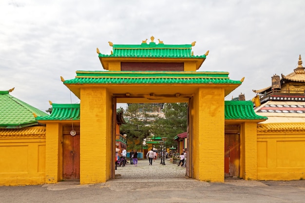 Brama Dedanpovran, świątynia wewnątrz kompleksu klasztoru Gandantegchinlen w Ułan Bator