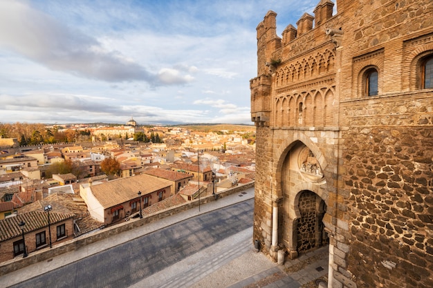 Brama słońce, historyczny wejście średniowieczny miasto Toledo, Hiszpania.