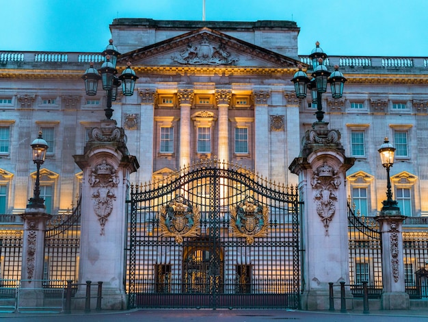 Brama wejściowa Pałacu Buckingham w Londynie, Wielka Brytania