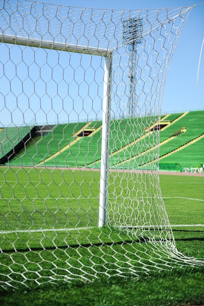 Zdjęcie bramka netto i biała linia w boisko do piłki nożnej na stadionie