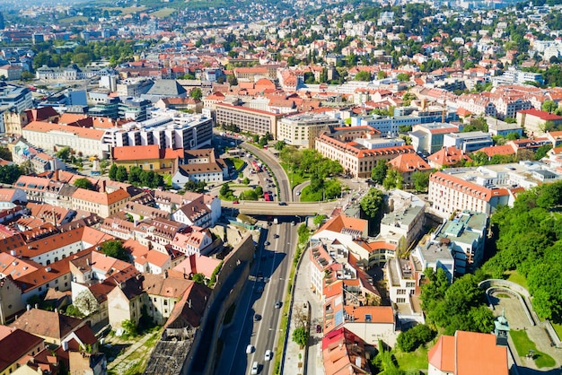 Bratysława z lotu ptaka panoramiczny widok. Bratysława jest stolicą Słowacji.