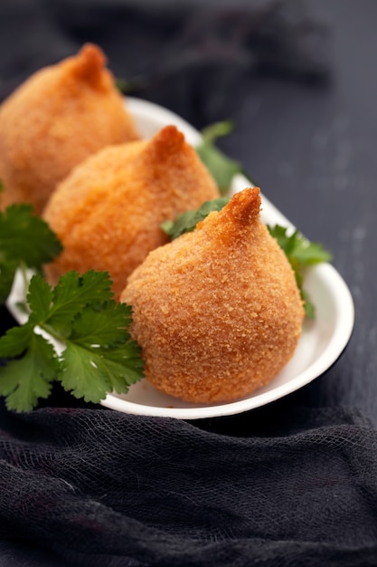 Brazylijska przekąska coxinha de frango na danie