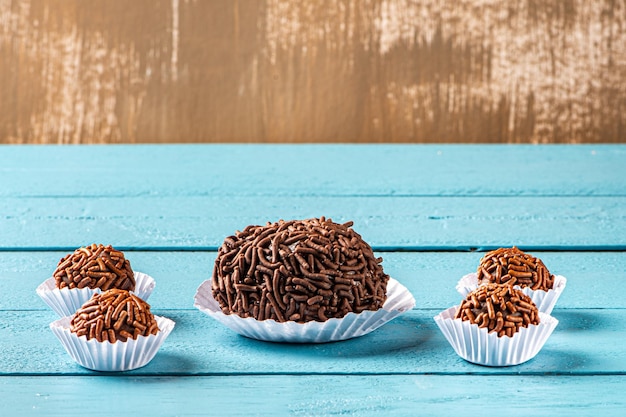 BRIGADEIRO jedno z najbardziej typowych słodyczy kuchni brazylijskiej na bazie czekolady i mleka skondensowanego