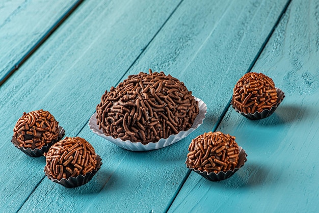 BRIGADEIRO jedno z najbardziej typowych słodyczy kuchni brazylijskiej na bazie czekolady i mleka skondensowanego