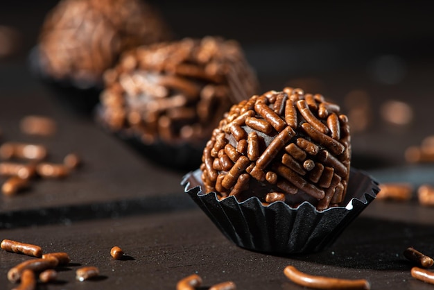 Brigadeiro Jedno Z Najbardziej Typowych Słodyczy Kuchni Brazylijskiej Na Bazie Czekolady I Mleka Skondensowanego