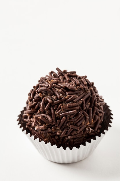 Brigadeiro To Brazylijski Cukierek Na Białym Tle.