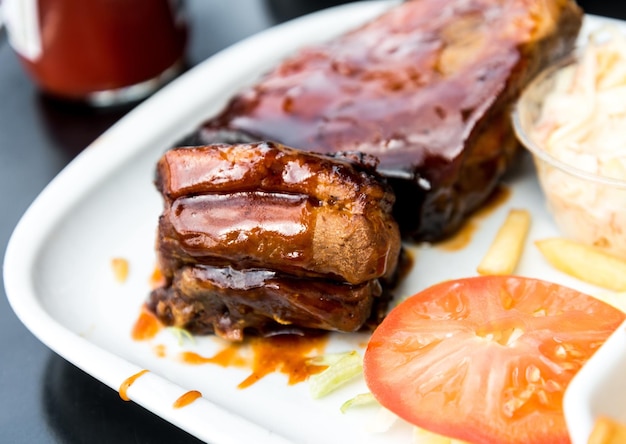 Brisket glazurowany w sosie barbecue
