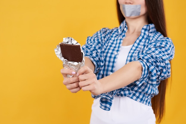 Brunetka Nie Może Jeść Czekolady