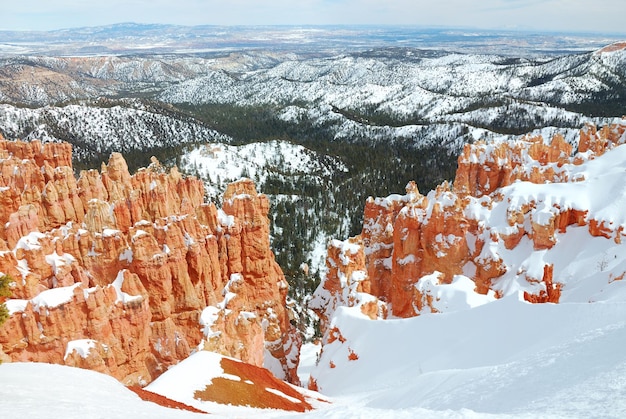 Bryce Canyon ze śniegiem zimą