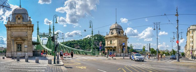 Budapeszt Węgry 21082021 Most Wolności nad Dunajem w Budapeszcie w słoneczny letni dzień