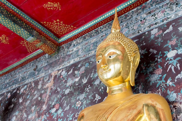 Budda w Wat Suthat Thepwararam