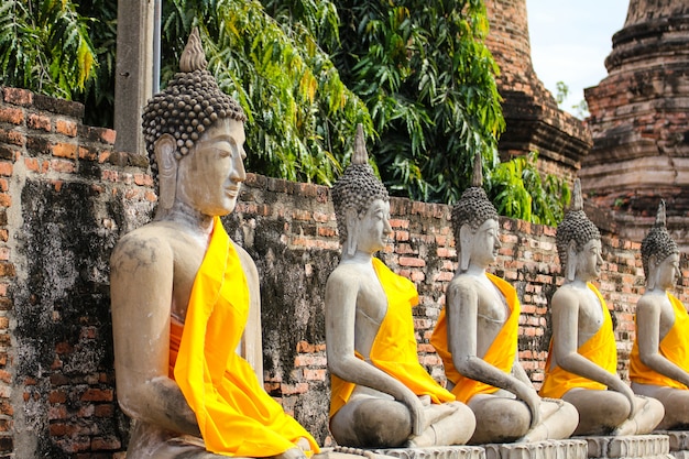 Buddha statua w Wata Yai Chaimongkol świątyni, Ayutthaya, Tajlandia.