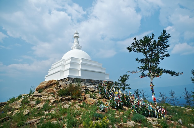 Buddyjska Stupa Oświecenia .wyspa Ogoy- Największa Wyspa W Cieśninie Maloe More Jeziora Bajkał.