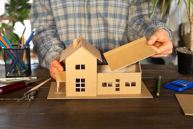 Zdjęcie budowa nowego modelu domu w skali nowoczesnego domu koncepcja nieruchomości