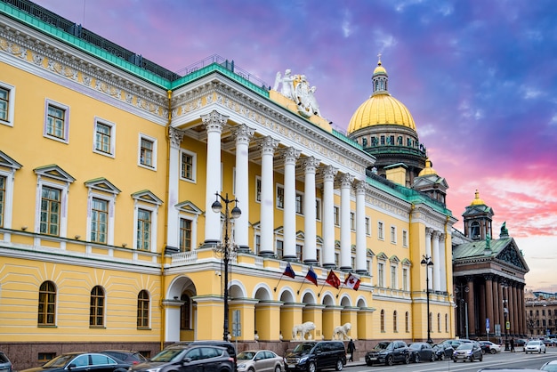 Budynek Admiralicji w pobliżu Placu Senackiego. Sankt Petersburg. Rosja.