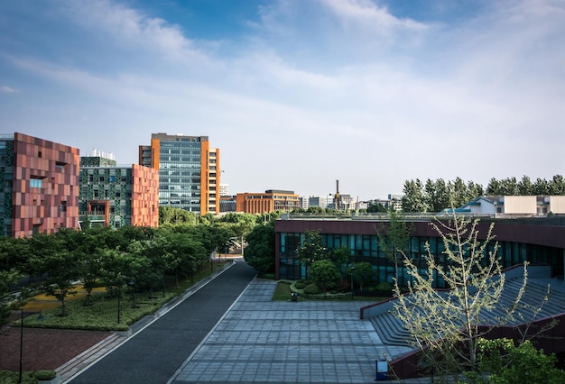 Budynek biznesowy / centrum biurowe