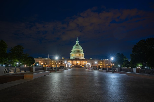 Budynek Kapitolu w Waszyngtonie Capitol Hill zwraca uwagę na neoklasyczną strukturę Kapitolu