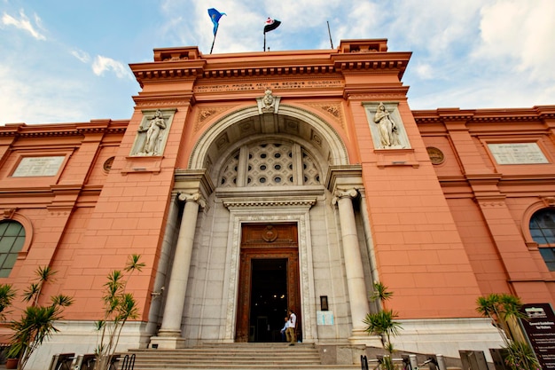 Budynek Muzeum Egipskiego lub Muzeum Kairu w centrum Kairu, Egipt